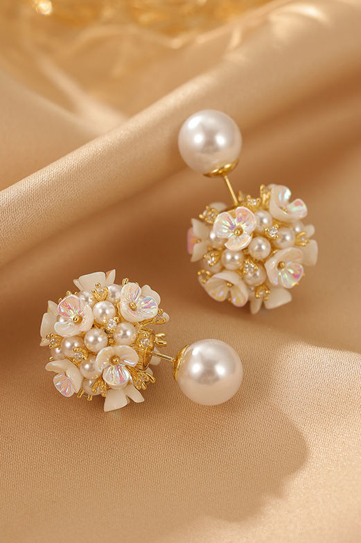 Pearl flower stud earrings