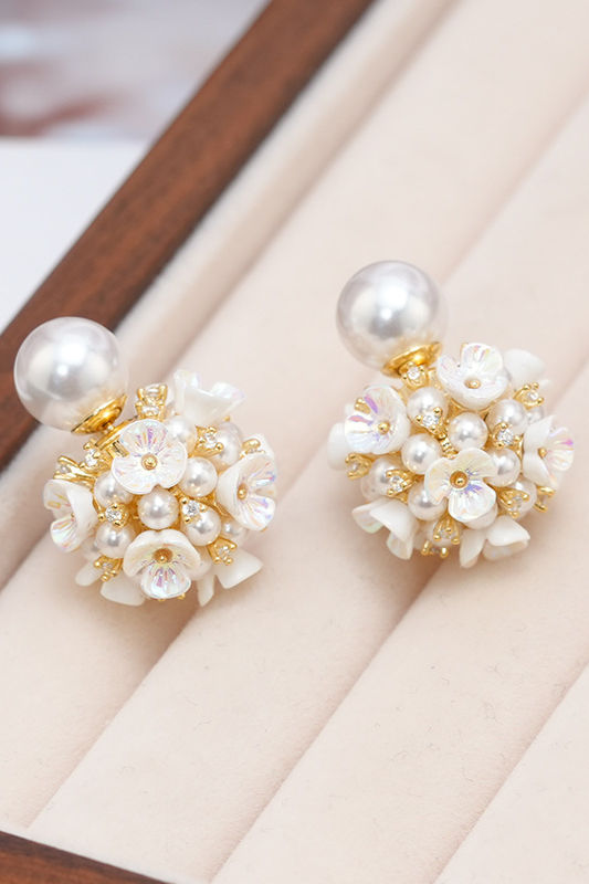 Pearl flower stud earrings