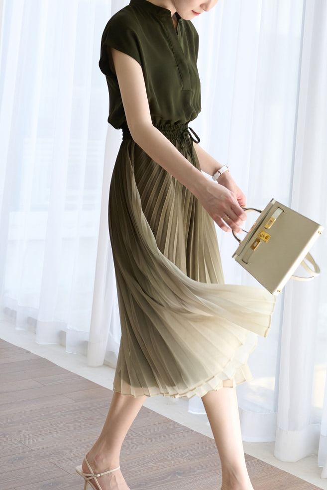 Key Neck Ombre Pleated Dress with Lining
