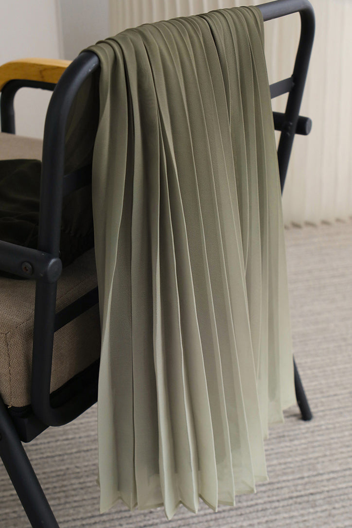 Key Neck Ombre Pleated Dress with Lining