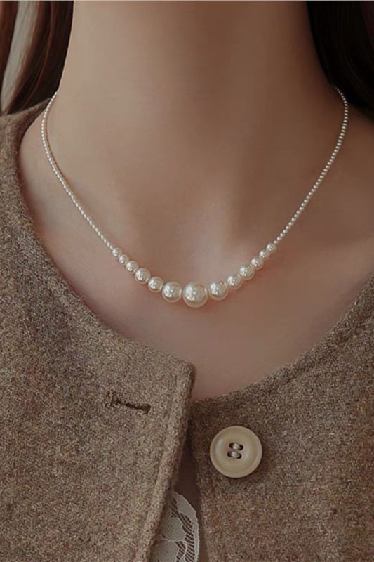 French-style gradient pearl collarbone necklace