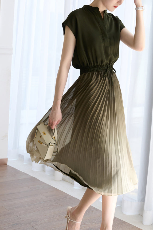 Key Neck Ombre Pleated Dress with Lining