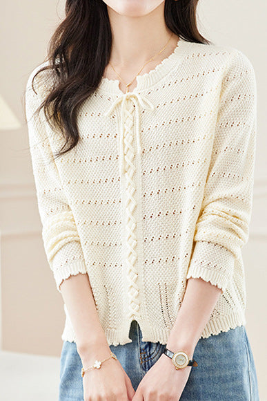 Hollowed-out round-neck knitted shirt
