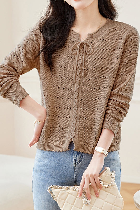 Hollowed-out round-neck knitted shirt