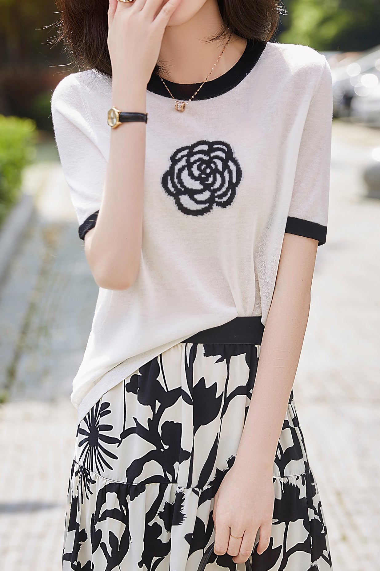 Round Neck Color Blocked Floral Knitted T-shirt