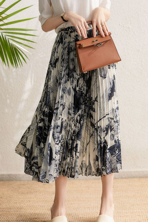 Lightweight Pleated Midi Skirt