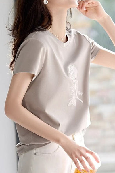 Round neck floral embroidery short sleeve T-shirt