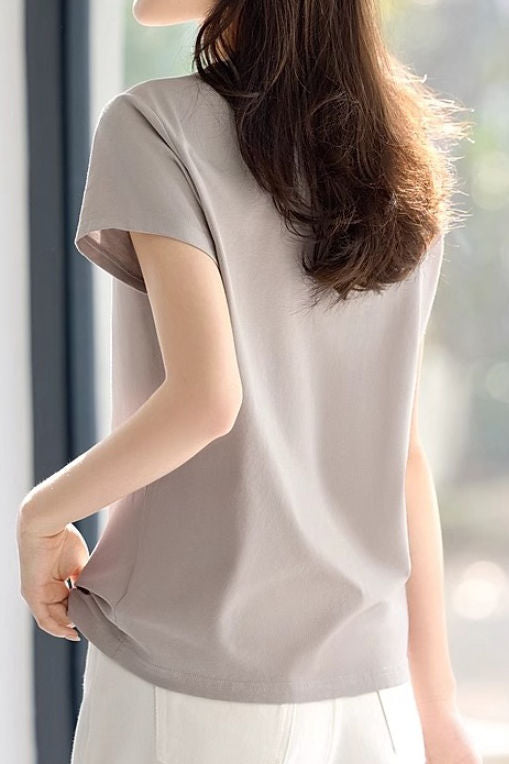 Round neck floral embroidery short sleeve T-shirt
