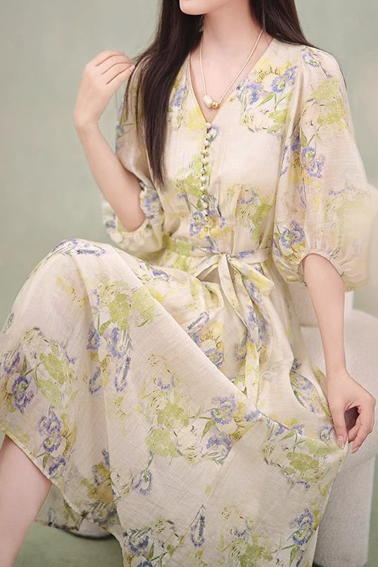 V-neck floral print dress