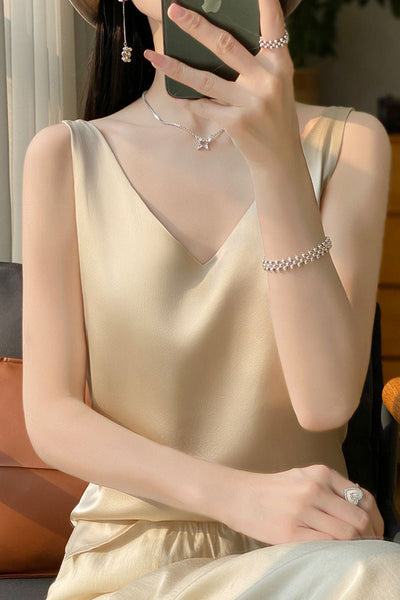 Double-shoulder strap fitted V-neck tank top