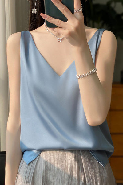 Double-shoulder strap fitted V-neck tank top