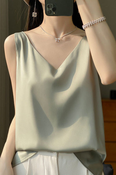 Double-shoulder strap fitted V-neck tank top