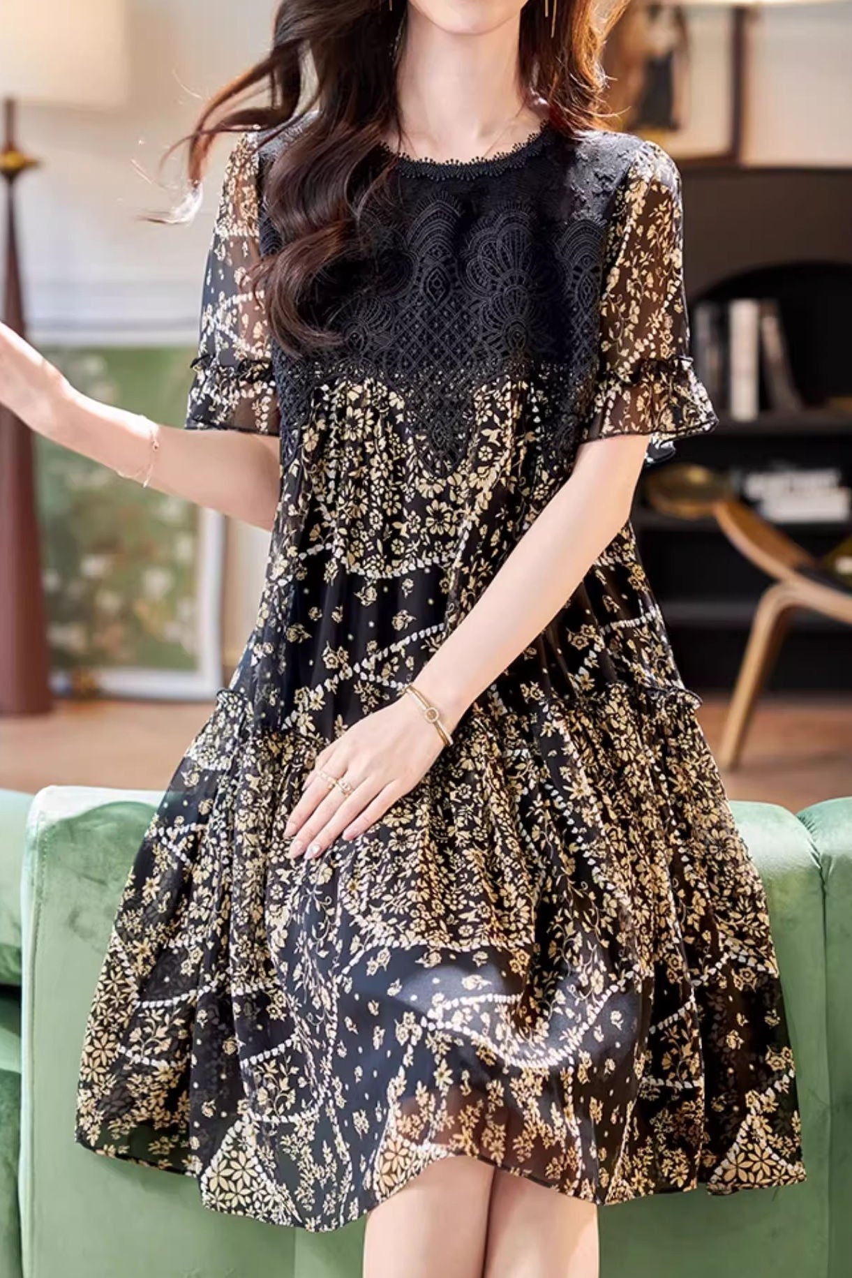 Round neck lace panel printed short sleeve dress