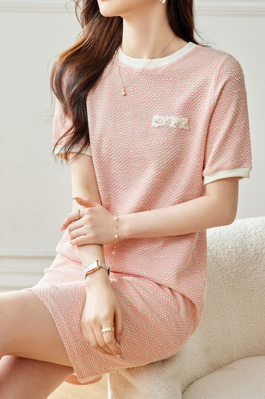 Exquisite and elegant textured dress