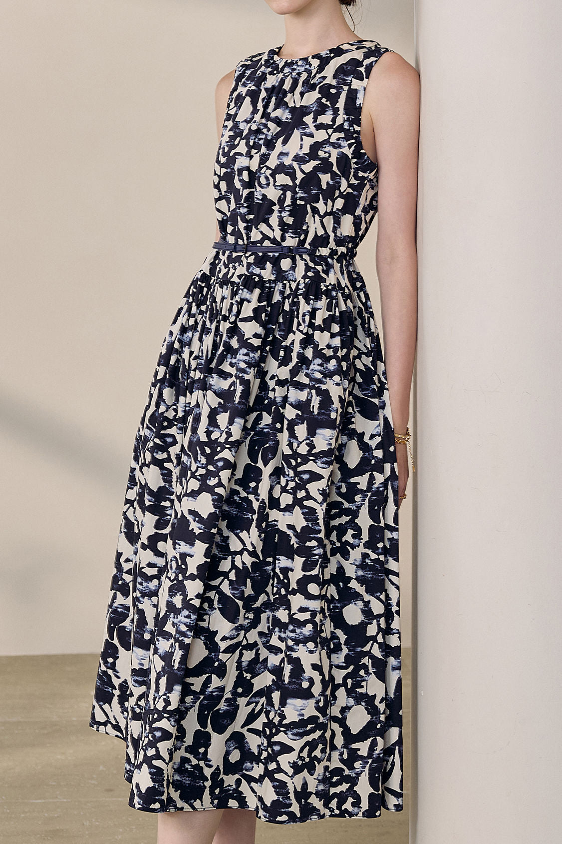 Fashionable Sleeveless Floral Dress