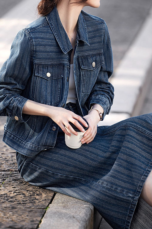 Fashionable Minimalist Striped Long-Sleeve Denim Jacket