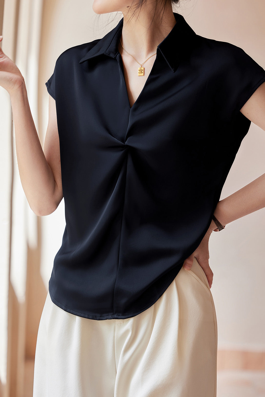 Elegant Polo-Collar Sleeveless Unique Shirt