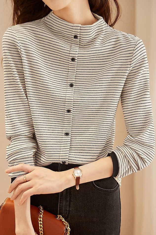 Fashionable, versatile and warm base layer top