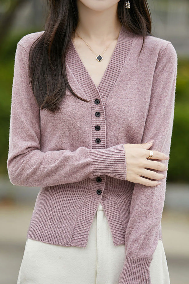 Early autumn gentle V-neck knit cardigan