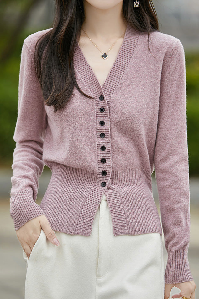 Early autumn gentle V-neck knit cardigan