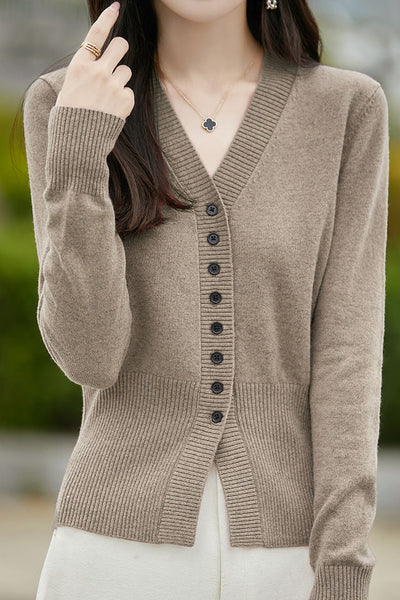 Early autumn gentle V-neck knit cardigan