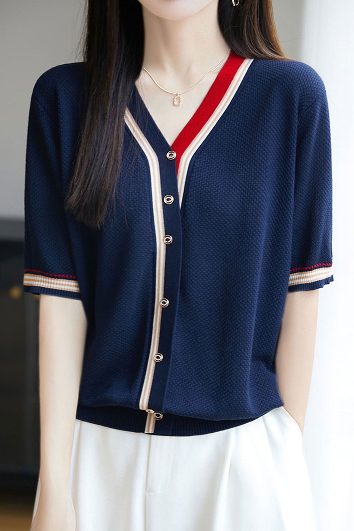 Fashionable and simple color-blocking knit sweater