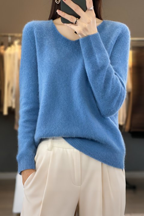 Early autumn simple loose V-neck pullover sweater