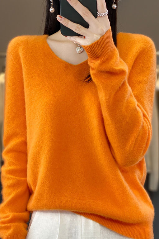 Early autumn simple loose V-neck pullover sweater