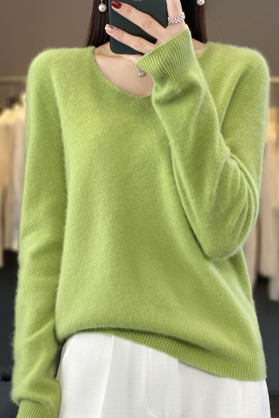 Early autumn simple loose V-neck pullover sweater