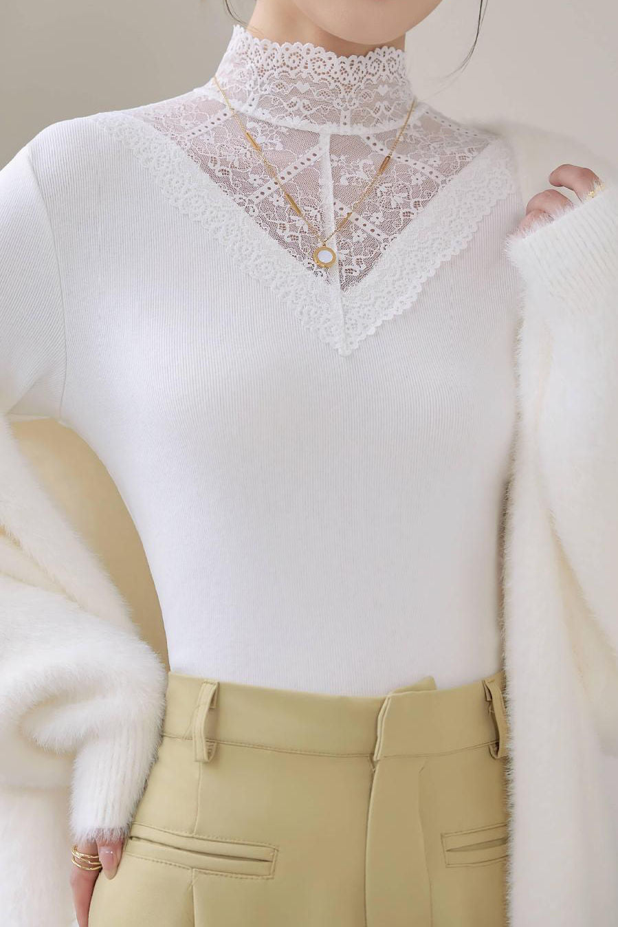 Exquisite Versatile Lace Long-Sleeve Undershirt