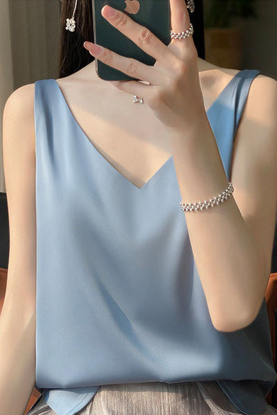 Double-shoulder strap fitted V-neck tank top