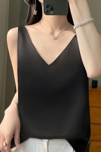 Double-shoulder strap fitted V-neck tank top
