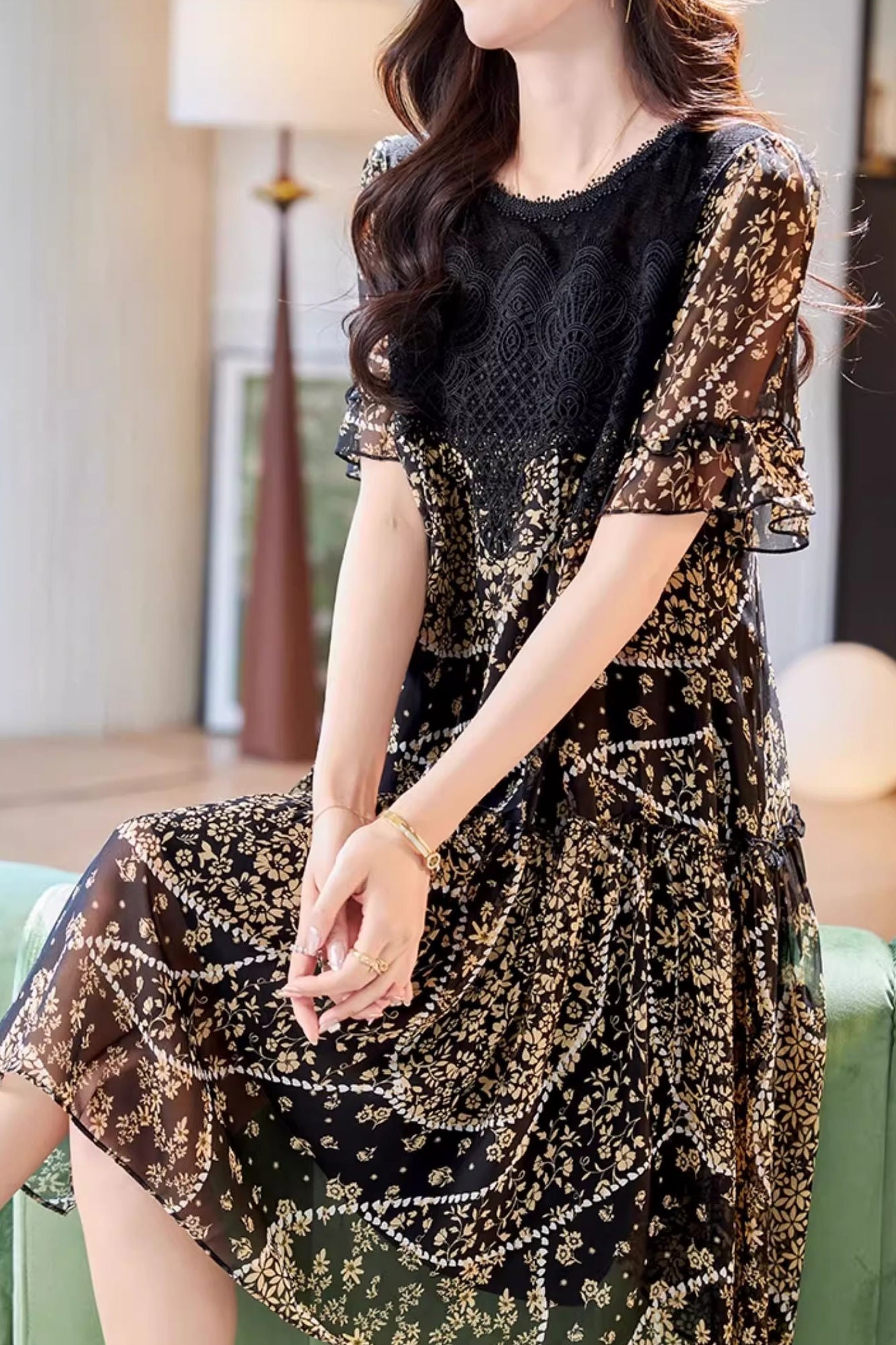 Round neck lace panel printed short sleeve dress