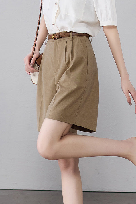 Casual straight-fit shorts suitable for office wear