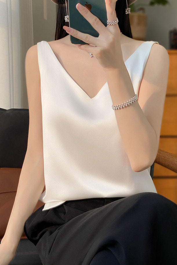 Double-shoulder strap fitted V-neck tank top