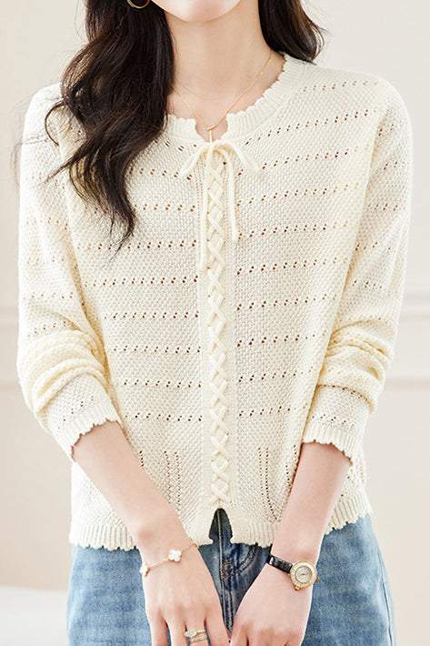Hollowed-out round-neck knitted shirt
