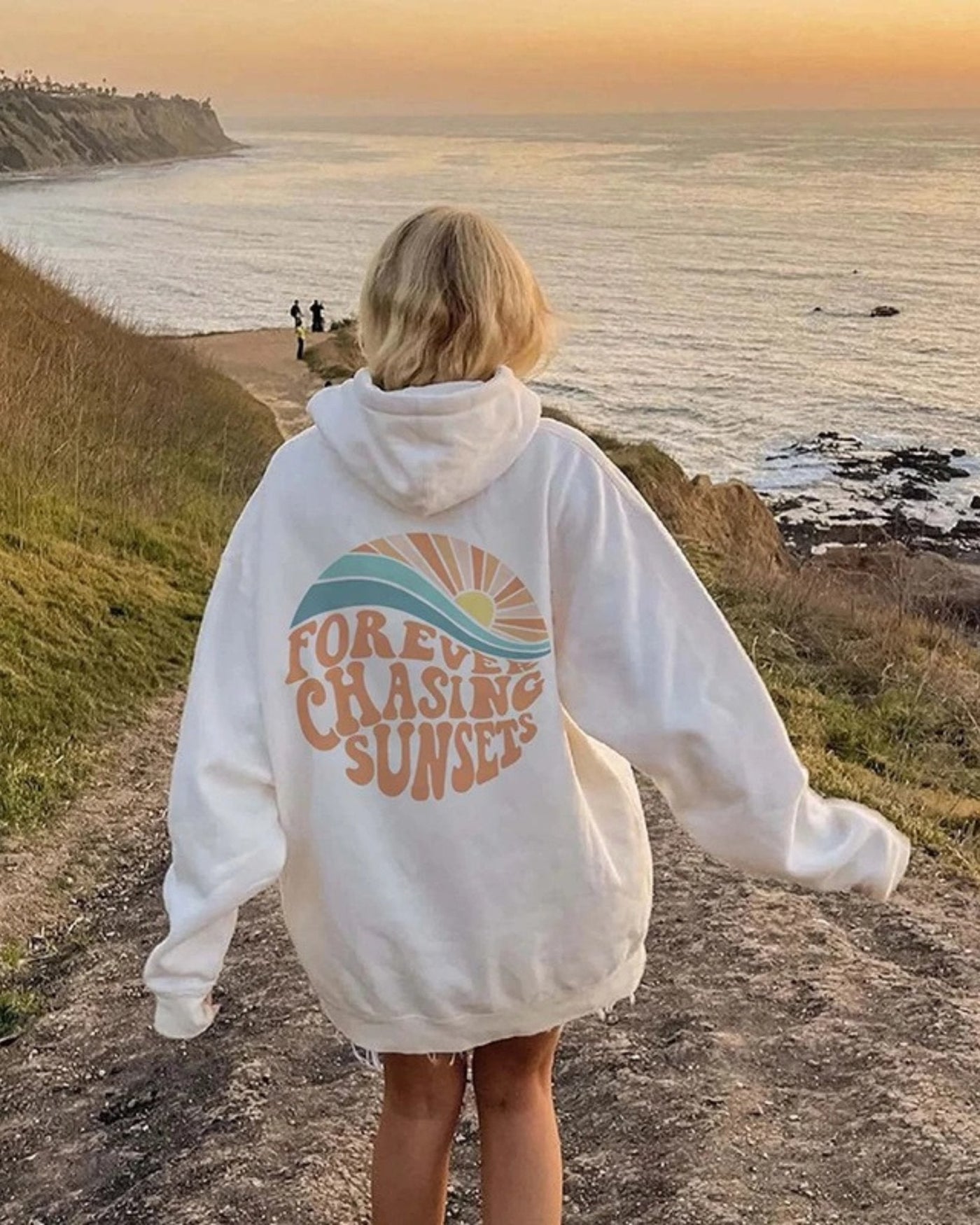 Kiri | Stylish Hoodie "Forever chasing sunsets"